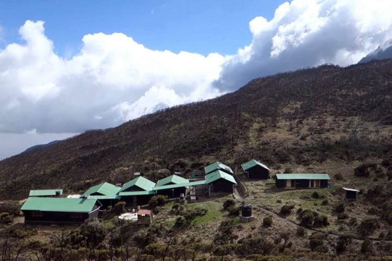 Miriakamba-Hut-Mount-Meru-2